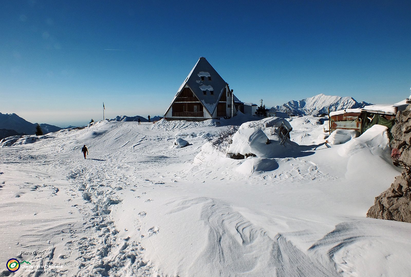 53 Rifugio Nicola (1870 m.).JPG